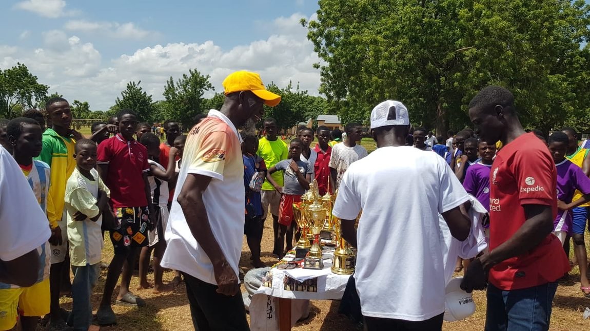 Jerseys and equipment handed over to participants